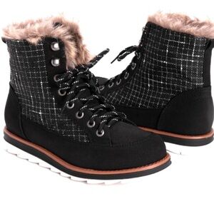 Women’s NEW with tags MUK LUKS Women’s Sigrid Boots, Black/White Size 9 Women’s